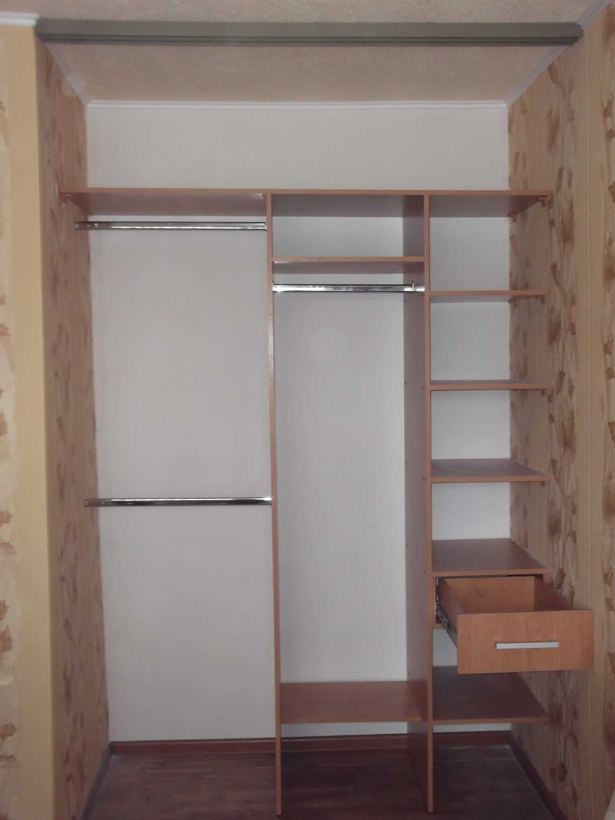 самодельный шкаф купе до потолка в комнату