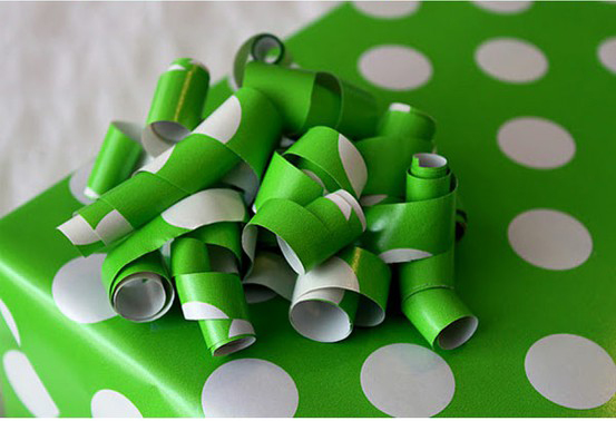 Curled wrapping paper bow