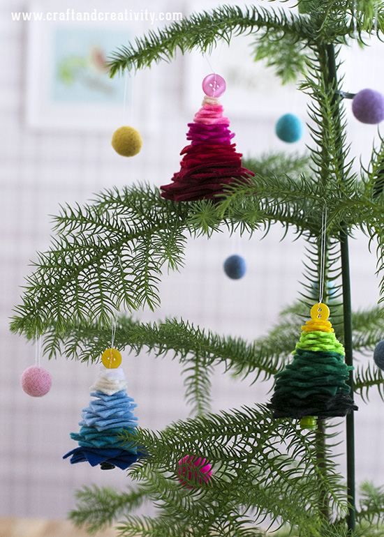 Decorate the Christmas tree with Felt ornaments