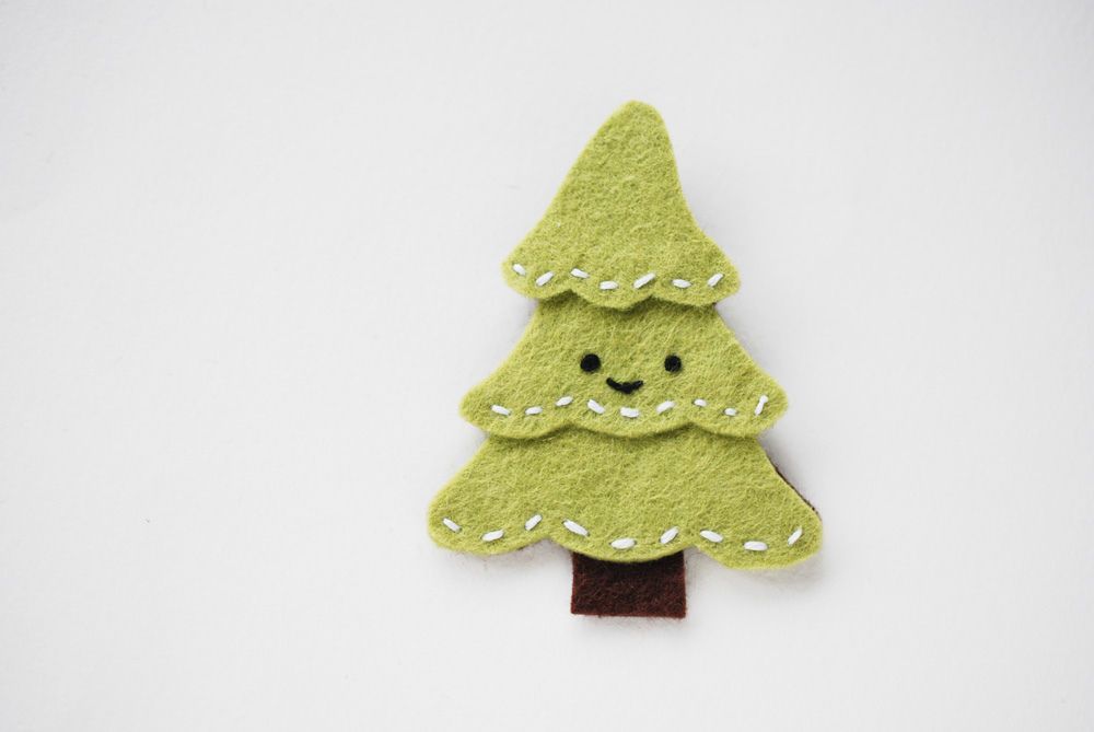 cute little Christmas tree brooch decor