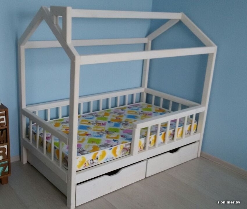 Столик с ящиками из детской кроватки