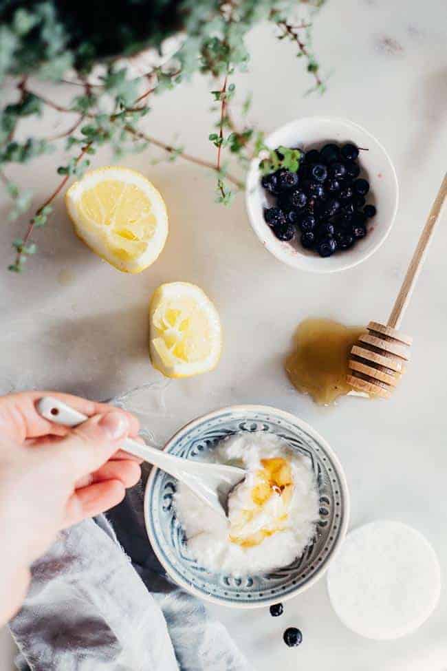 Make an easy and inexpensive at-home Moisturing Greek Yogurt Face Mask that hydrates skin naturally. Oil skin? Wrinkles? Acne? We