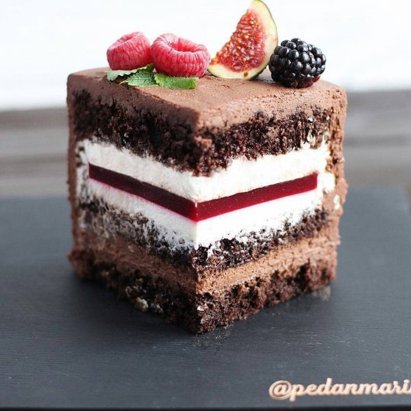 Торт шоколадно-малиновый