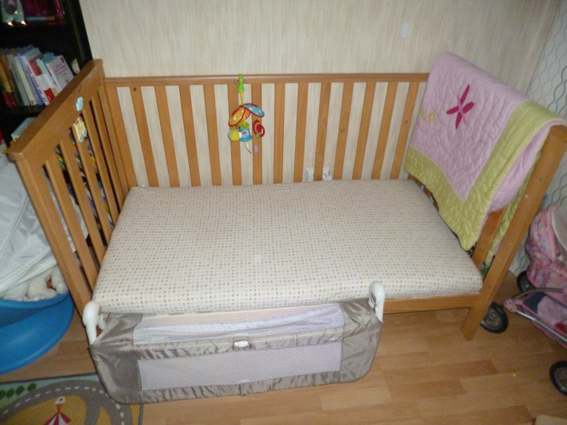 Защитный бортик на детскую кровать