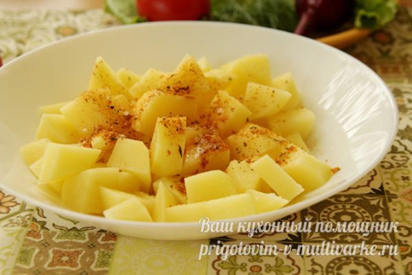 картошка с приправами с миске