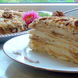 Торт «наполеон» с заварным сметанным кремом.