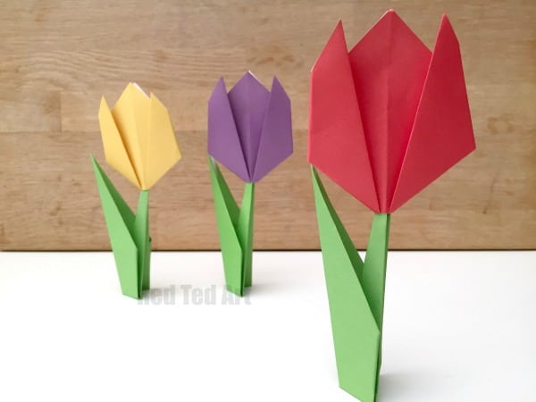 Easy Tulip Origami. Teach the kids Origami with this Paper Tulip Origami for Beginners. Easy Beginners Origami. Easy Tulip Origami Bookmark #tulip #paperflowers #origami #kidsorigami