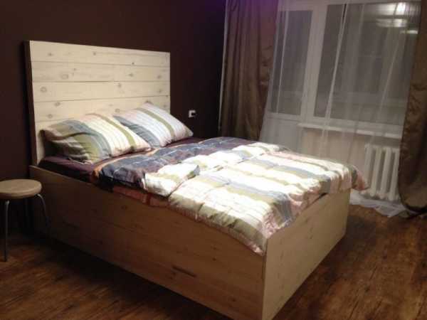 Деревянная кровать с выдвижными ящиками своими руками